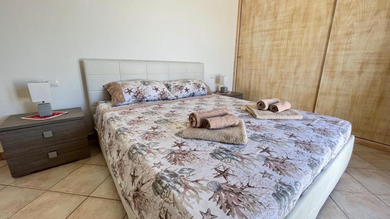 Attici Con Terrazzo Vista Mare Appartement Calasetta Buitenkant foto