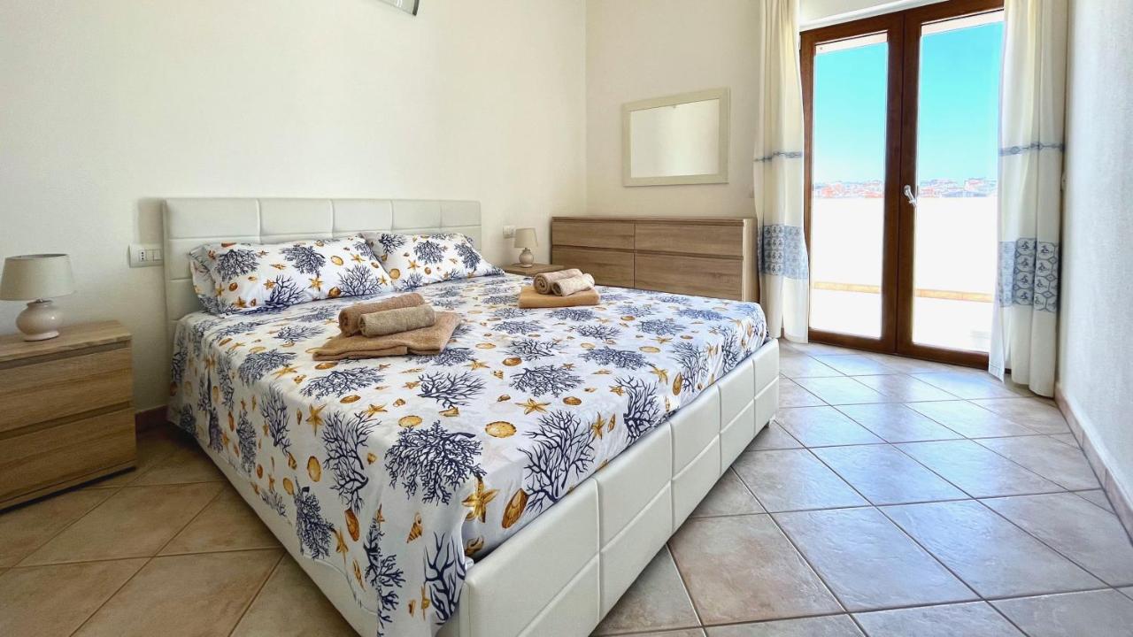 Attici Con Terrazzo Vista Mare Appartement Calasetta Buitenkant foto