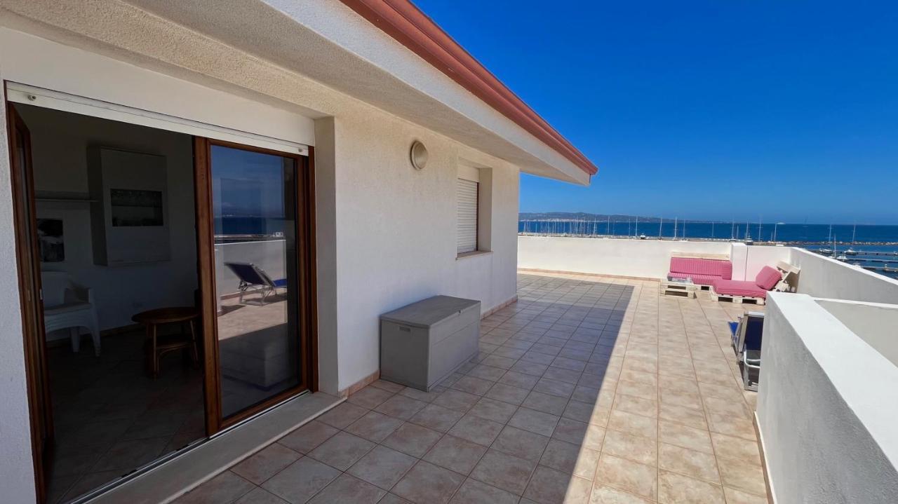 Attici Con Terrazzo Vista Mare Appartement Calasetta Buitenkant foto