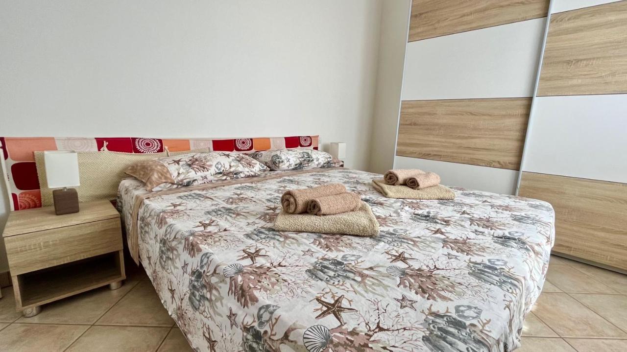 Attici Con Terrazzo Vista Mare Appartement Calasetta Buitenkant foto